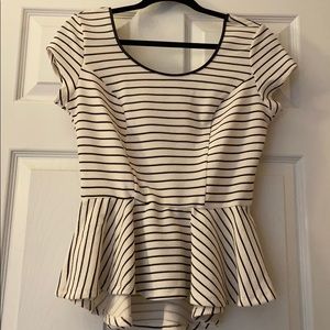 Xhilaration top size medium